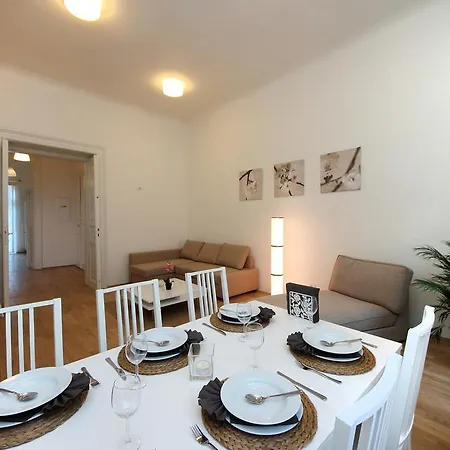 Apartment Manesova *