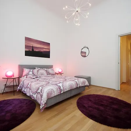 Apartment Manesova *
